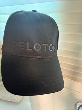 NWOT Peloton Black Out Performance Exercise Cap with Red Strap Adjustable Adult